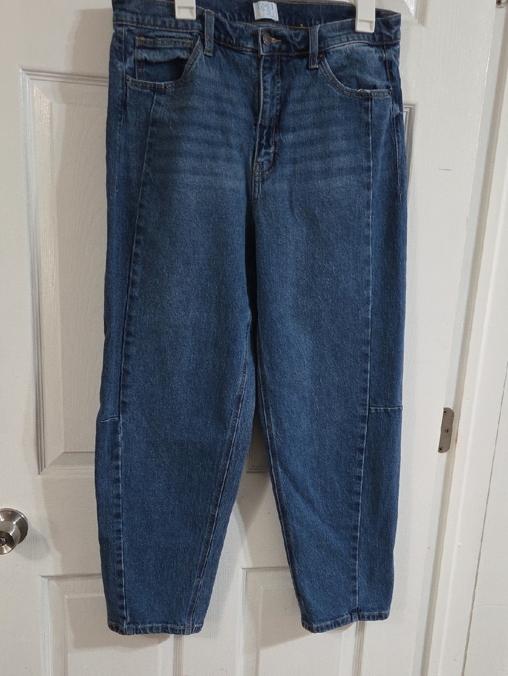 Time Tru  Woman's Barrell Jeans Size 14 With A Little Stretch.